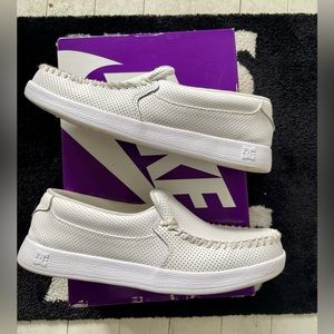 DC Villain Shoe - White - Size 9